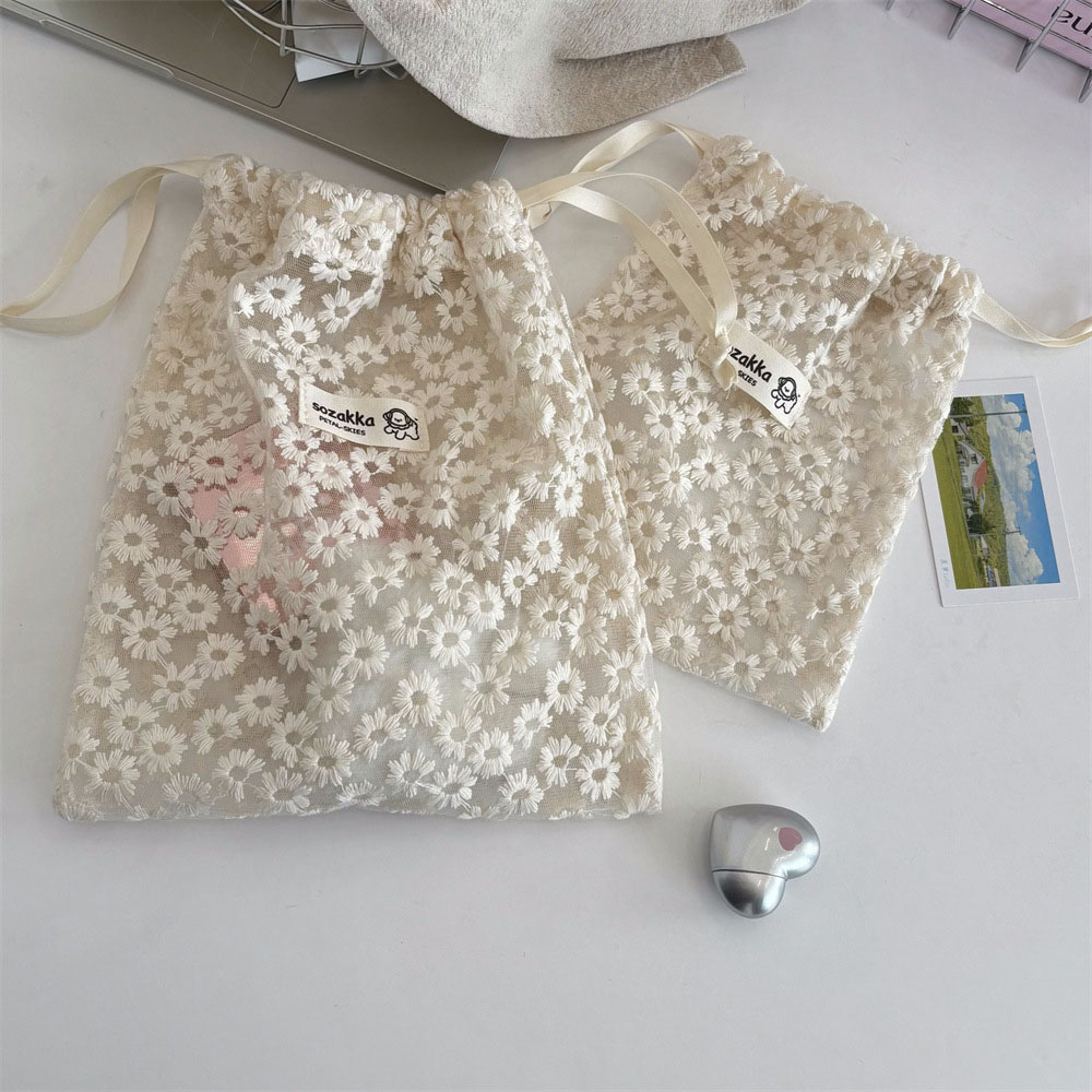 Spitzenbestickte Gänseblümchen – Tech Accessories Travel Bag Bewertung und Preis